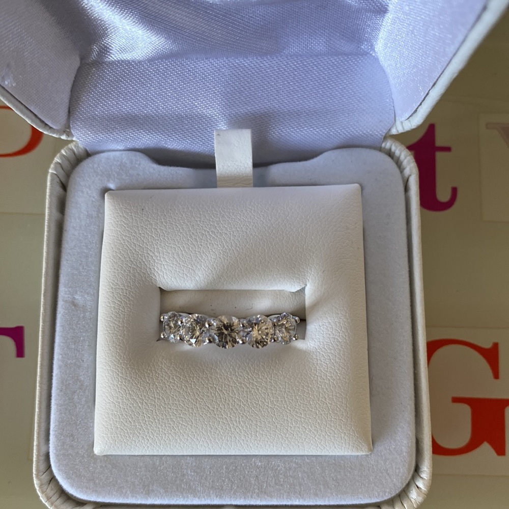 925 sterling silver ring with 5 cubic zirconia stones;size 7; NIB